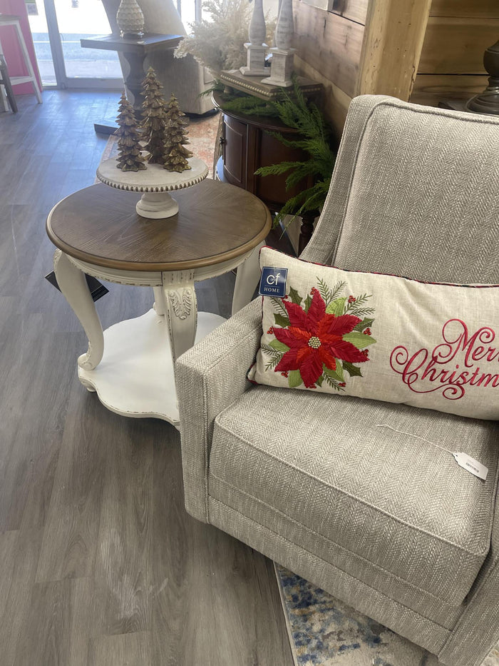 Realyn round end tables